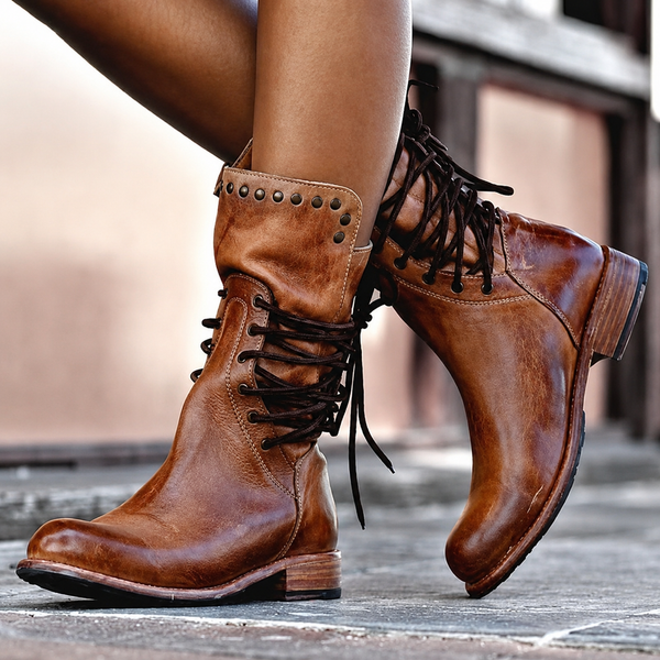 Emma | Bottines à lacets cloutées, hauteur mi-mollet