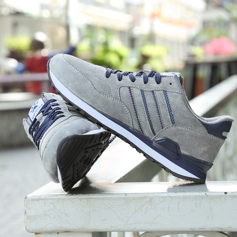 Men's gray low-top casual sneakers with rubber sole