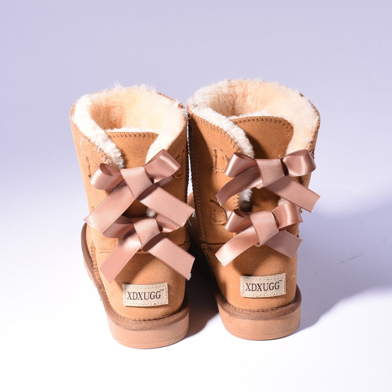 Women's mid-calf snow boots with fur lining and bow detail