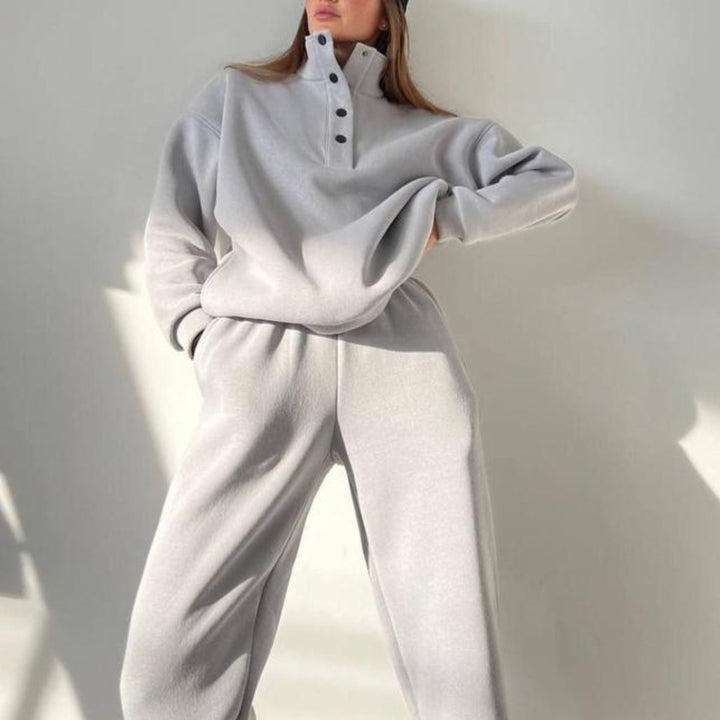Woman wearing oversized snap collar pullover and sweatpants set – Detail view 9