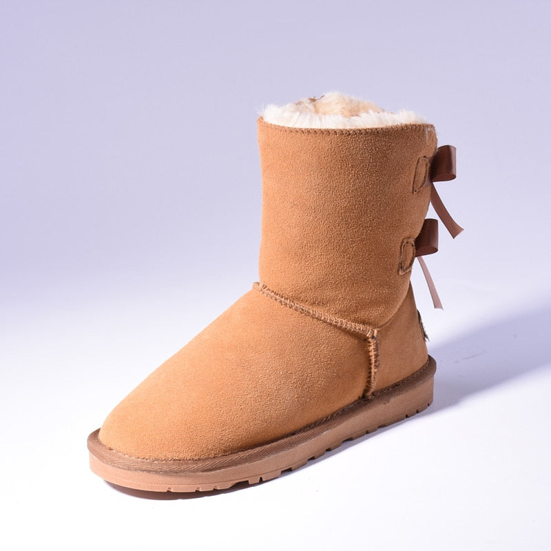 Women's mid-calf snow boots with fur lining and bow detail