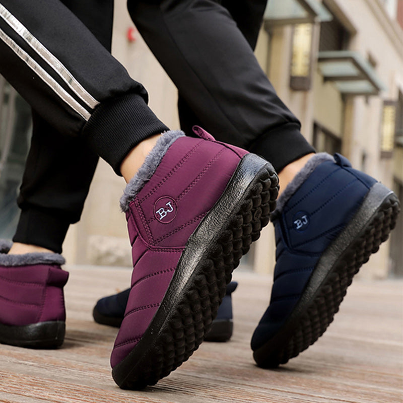 Women's round toe snow boots with low flat heel