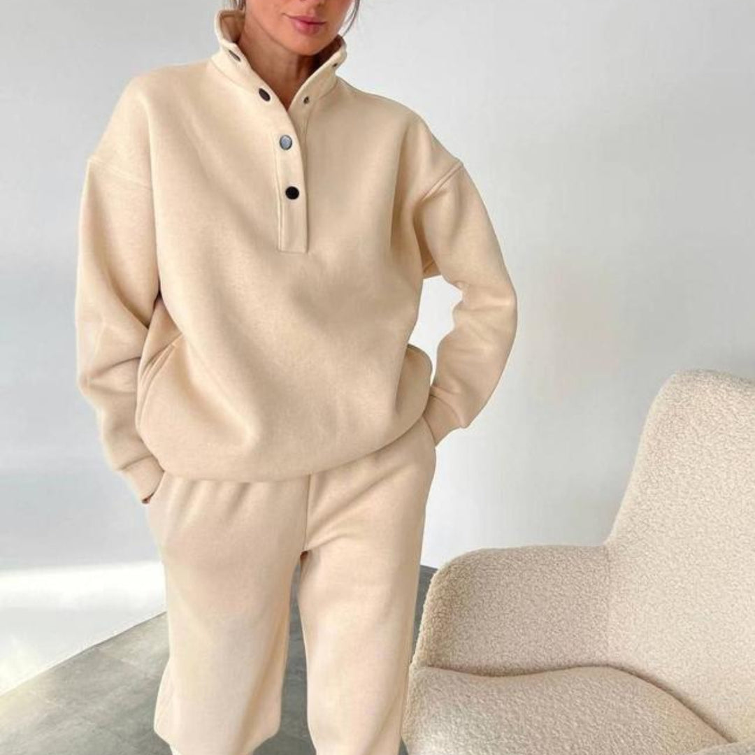 Woman wearing oversized snap collar pullover and sweatpants set – Detail view 7
