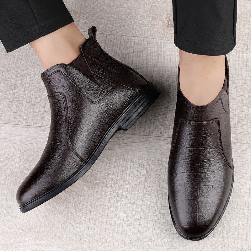 Men's black leather boots with round toe